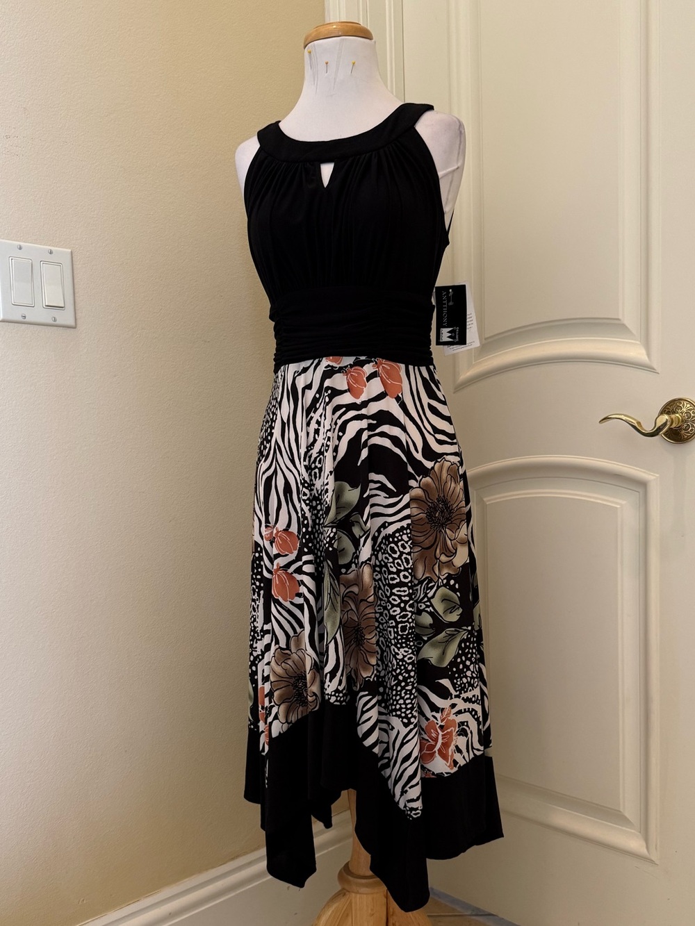 New with tags Antthony handkerchief hem knit dress